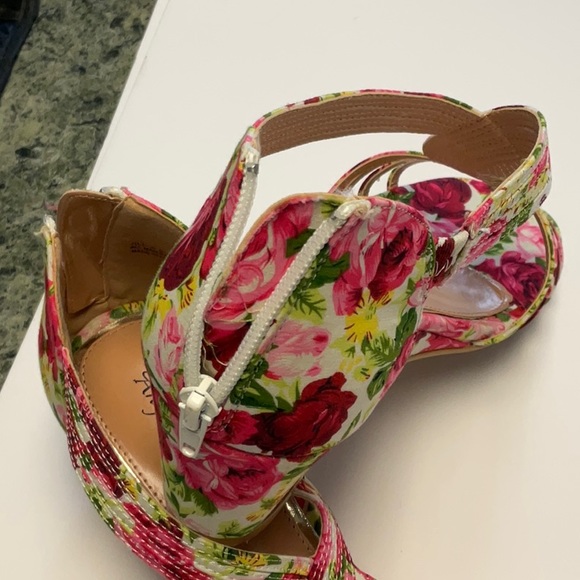 Wedged sandals flowered never worn - Picture 3 of 9